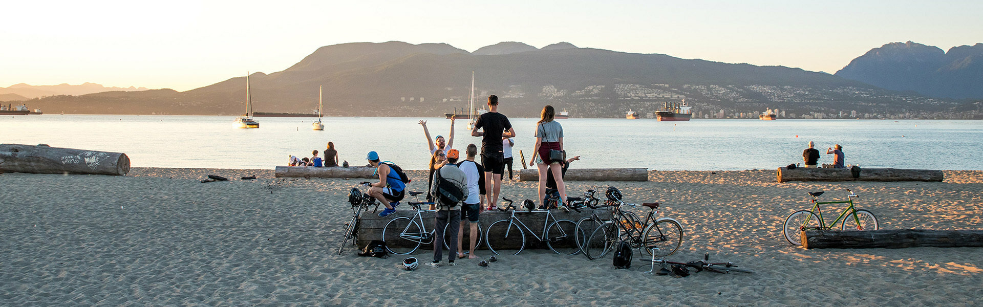 Faire du volley ball à Jericho Beach, Vancouver