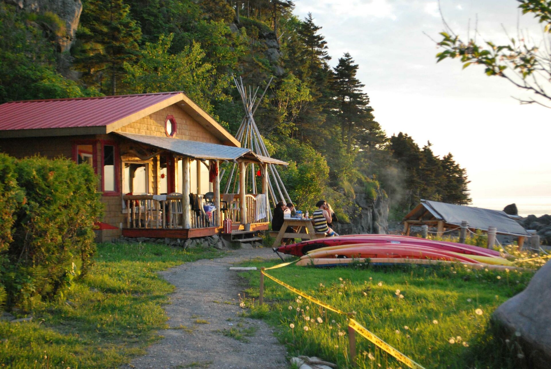HI Sea Shack Hostel Auberge Chalet Marine Richard