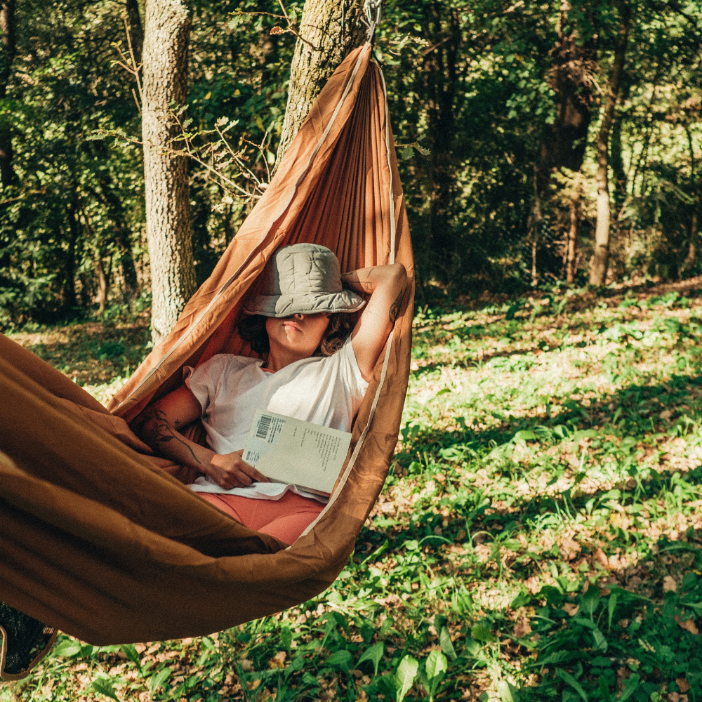 Lounge in hammock