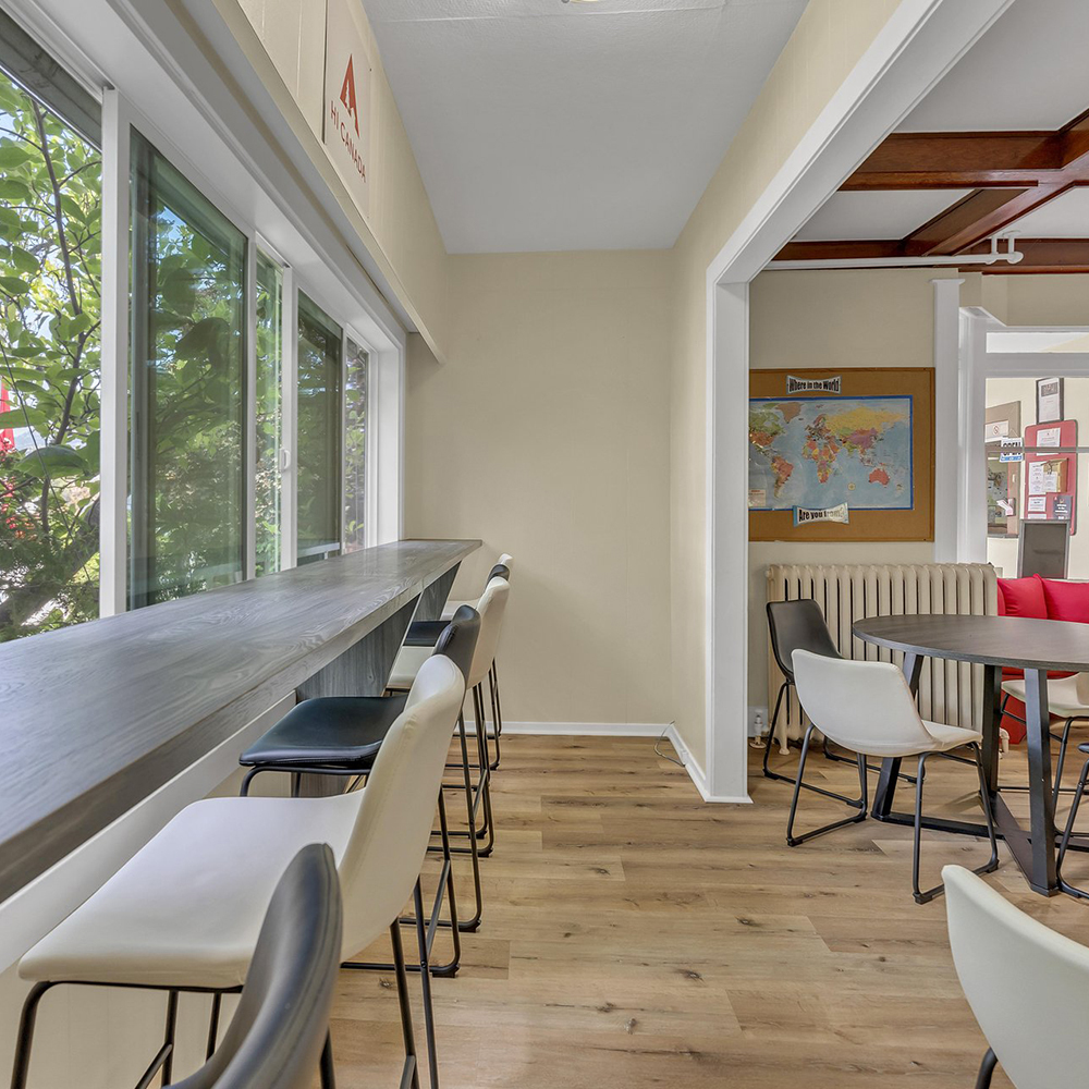 HI Penticton 2025 dining room secondary02 large
