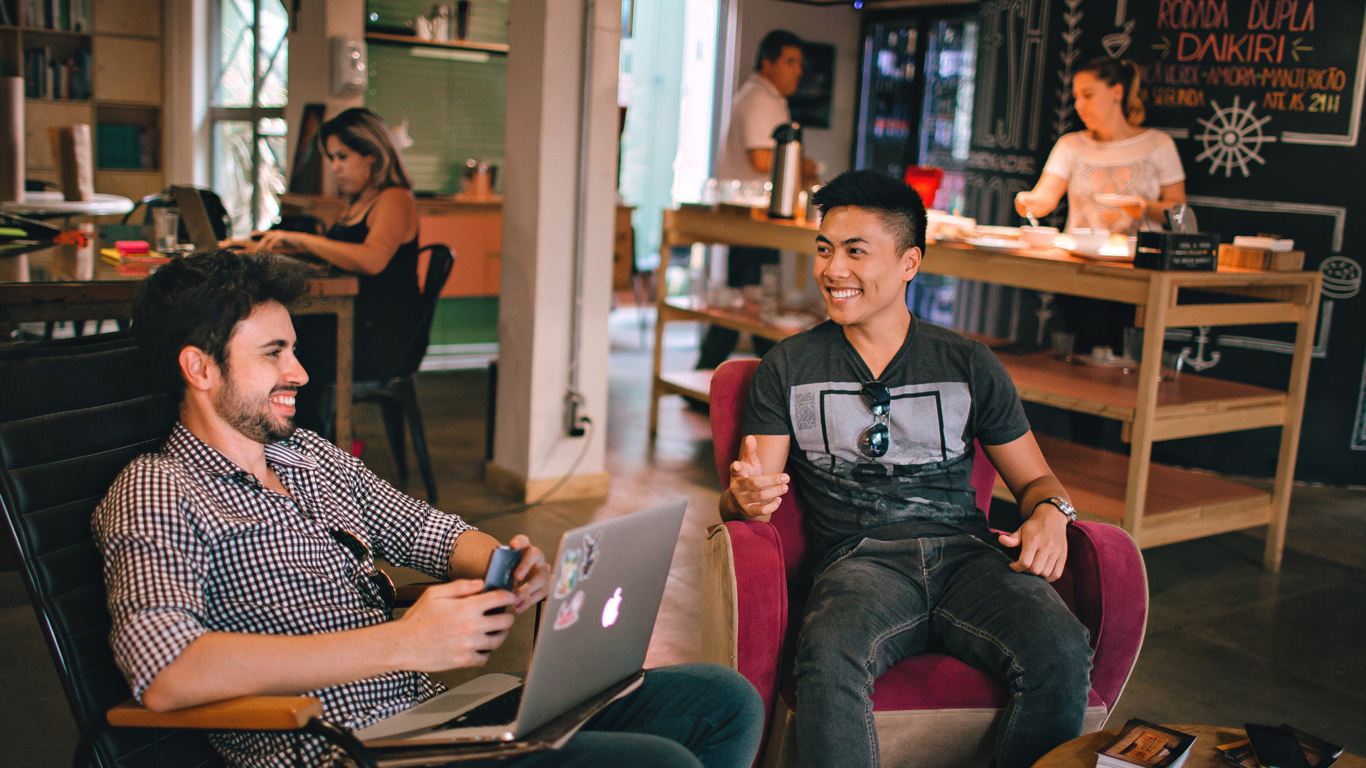 Comment éviter les conversations ennuyeuses dans les auberges de jeunesse