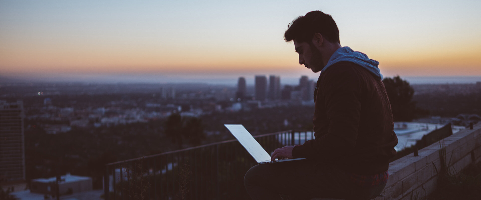 How to keep travelling a ton when you have a full-time job: remote job