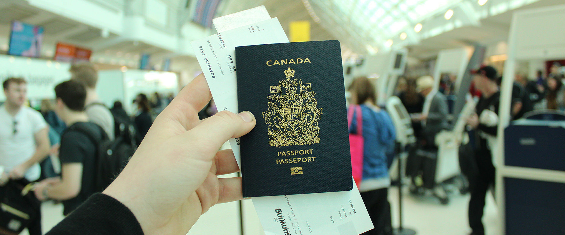 How to keep travelling a ton when you have a full-time job: stay tuned to last-minute deals