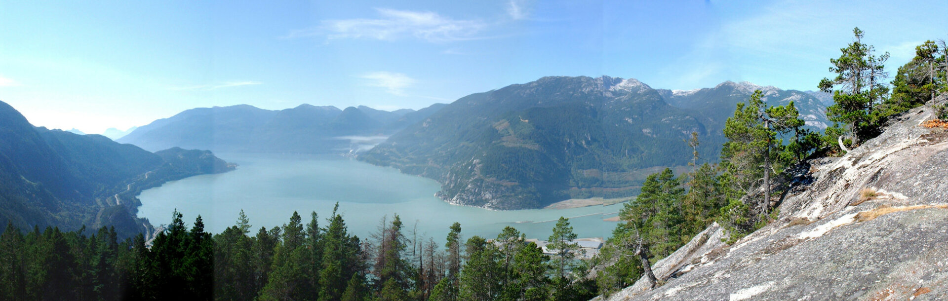 Chef Stawamus, l'une des randonnées les plus emblématiques de la côte sud, proche de Vancouver accessible sans voiture
