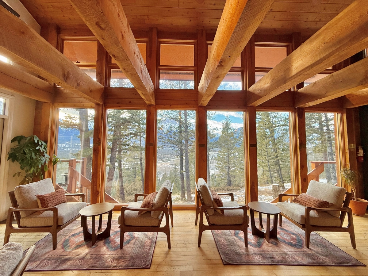 HI Canmore Lounge 1