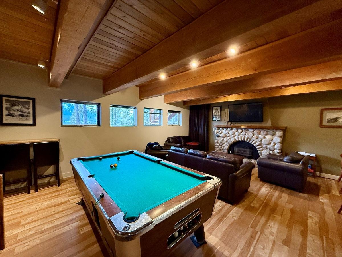 HI Canmore games room