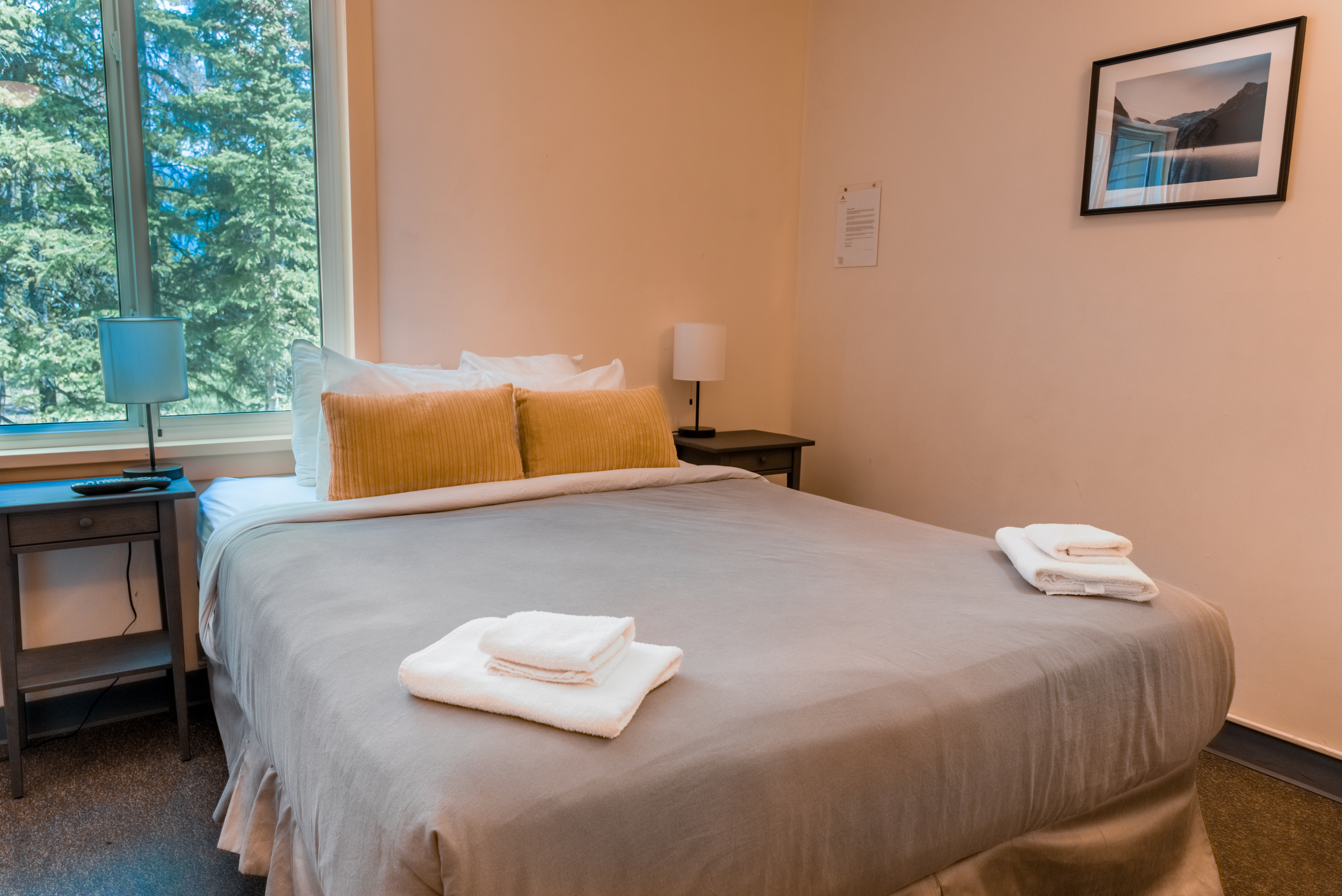 HI Banff Private Queen 1