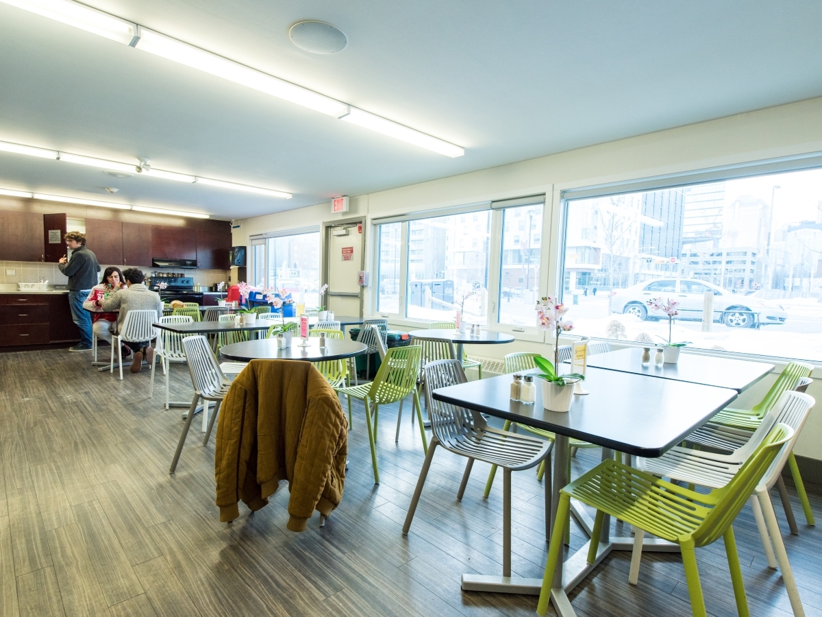 HI Calgary Hostel Community Kitchen