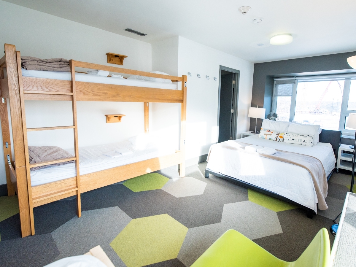 HI Calgary Hostel Family Room