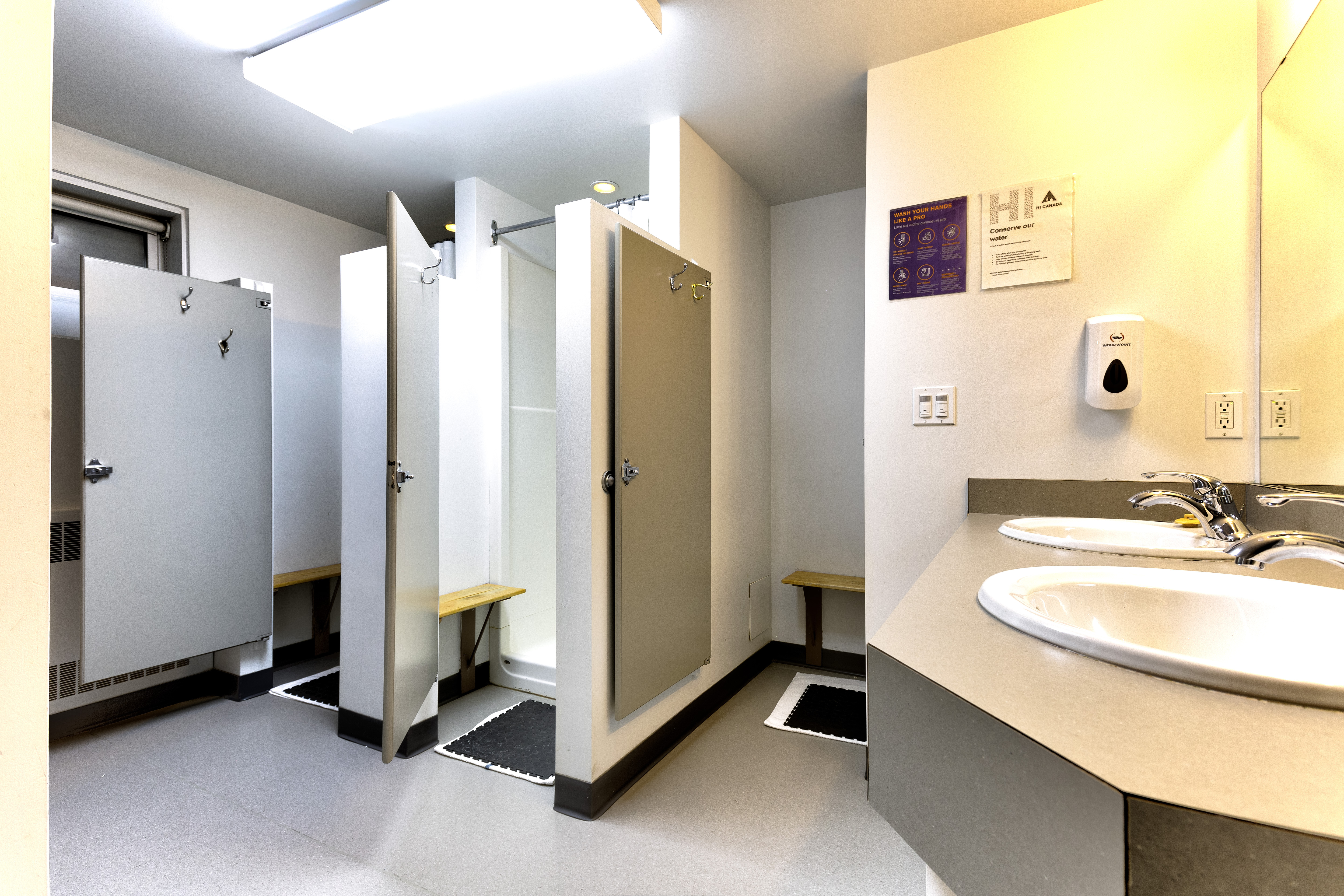HI Edmonton Common Washroom