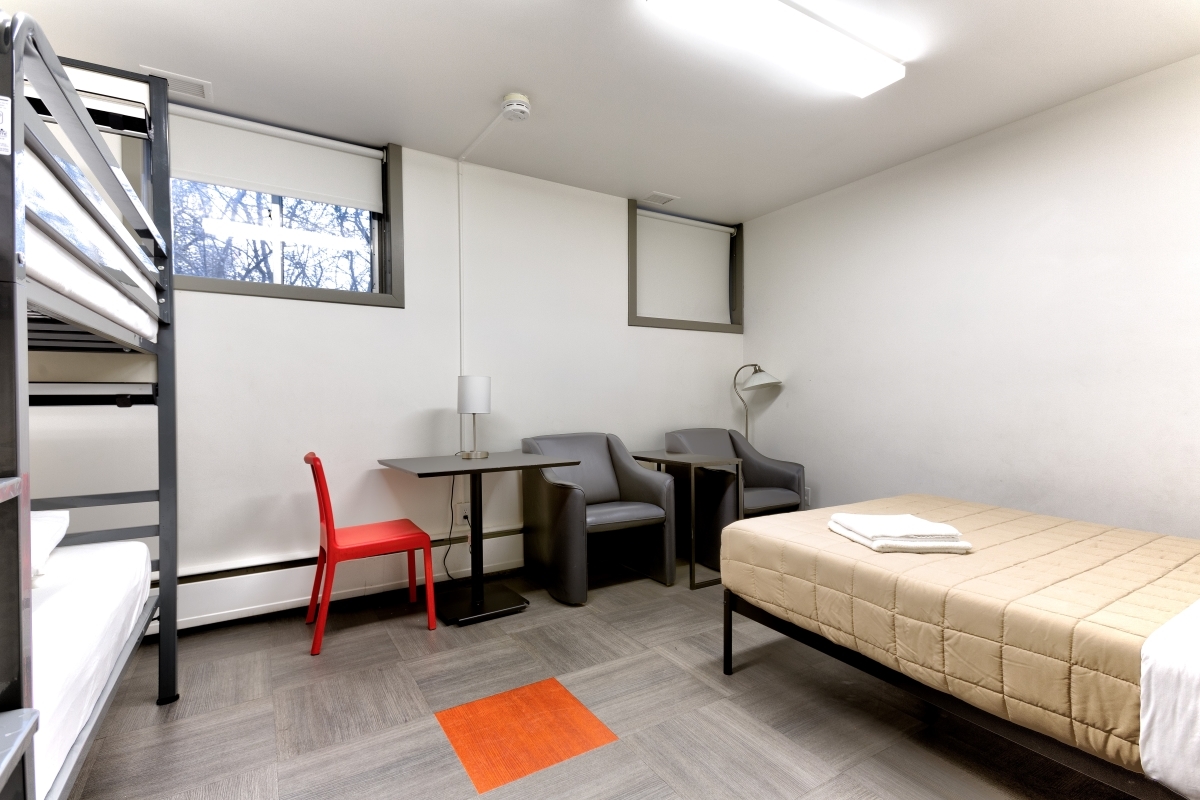 HI Edmonton Family Room 3 2