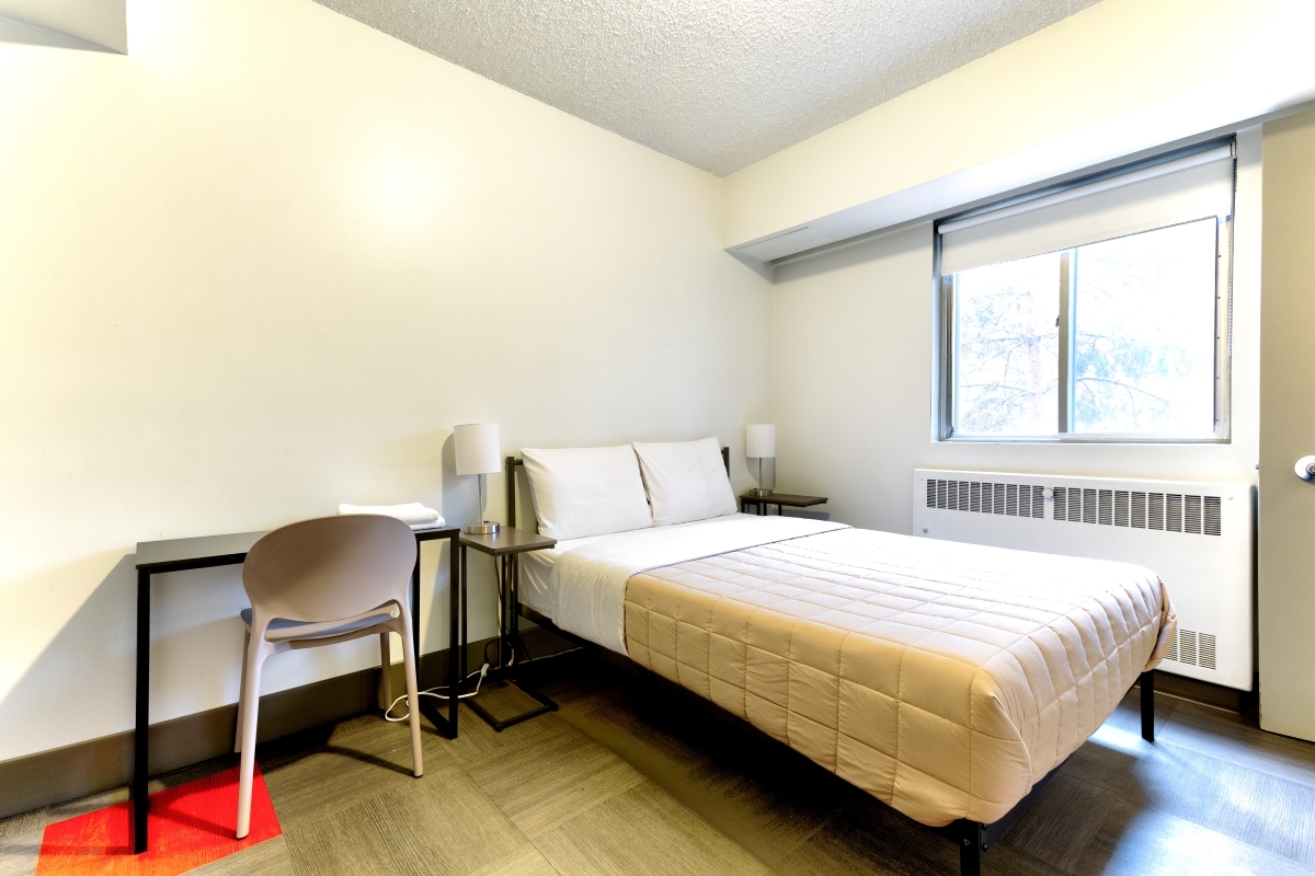 HI Edmonton Private Room Ensuite 2