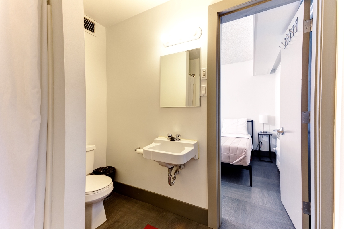 HI Edmonton Private Room Ensuite Washroom 2