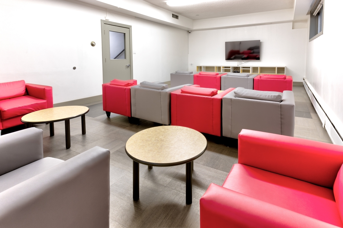HI Edmonton TV Room 2