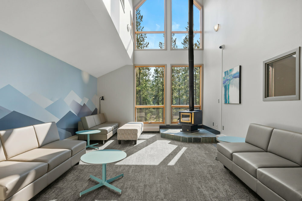 HI Lakelouise 2025 b2lounge