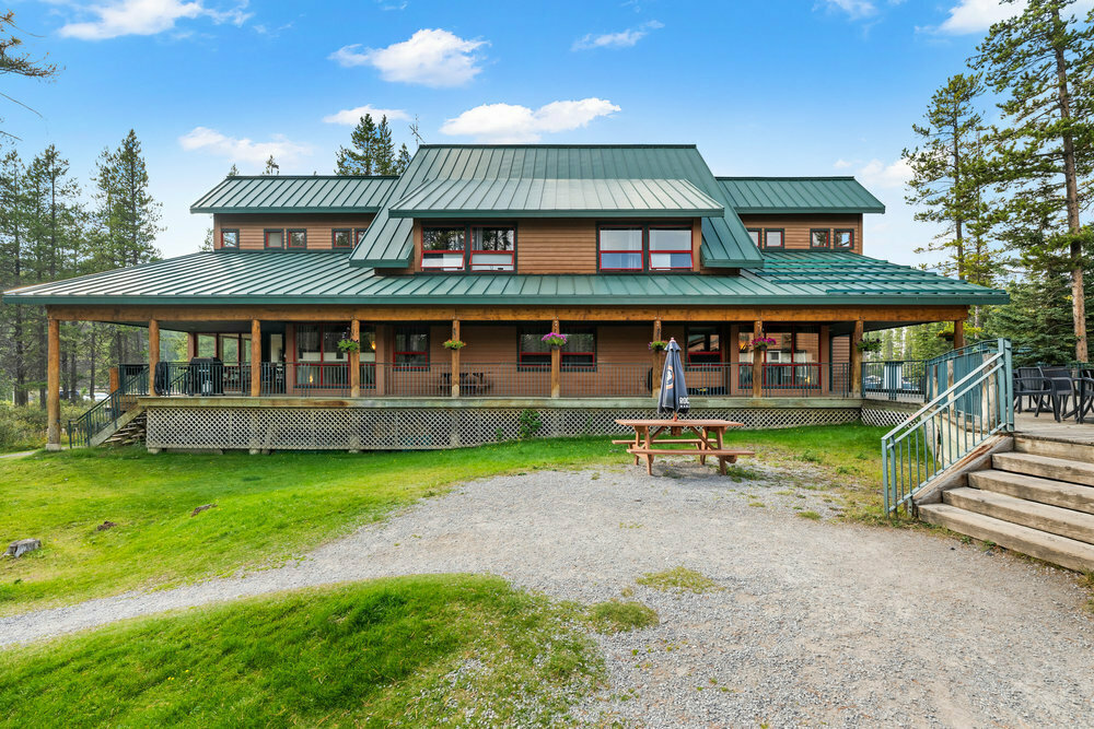 HI Lakelouise 2025 building 2 exterior