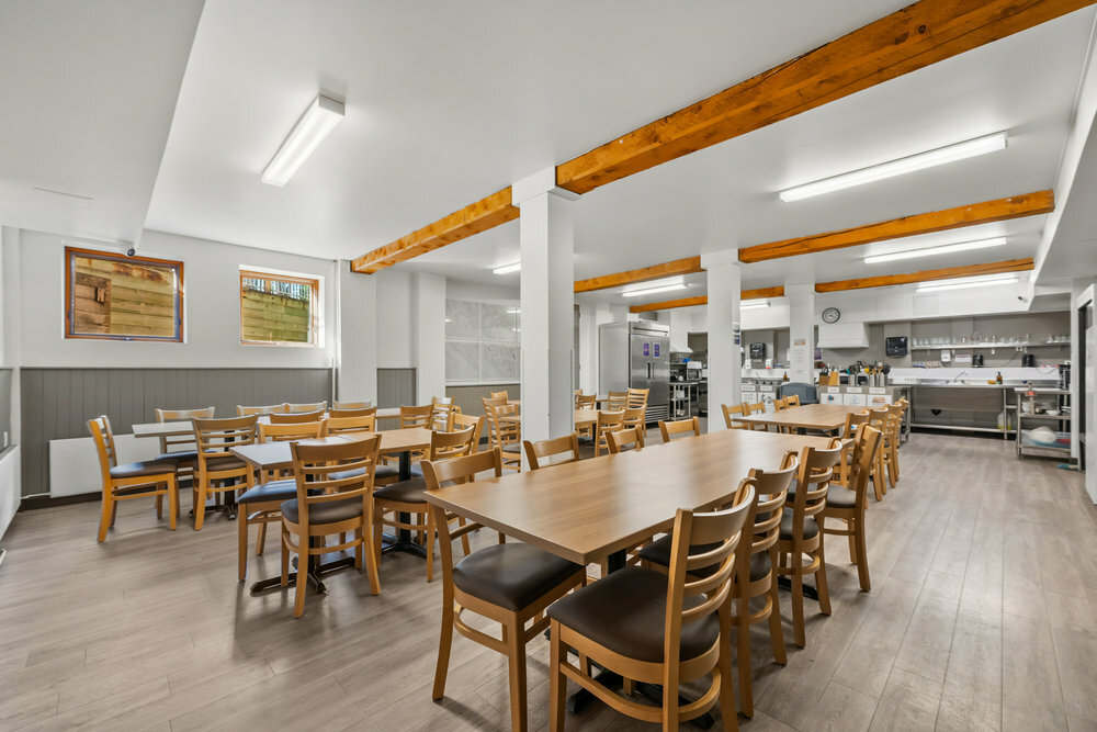 HI Lakelouise 2025 main kitchen