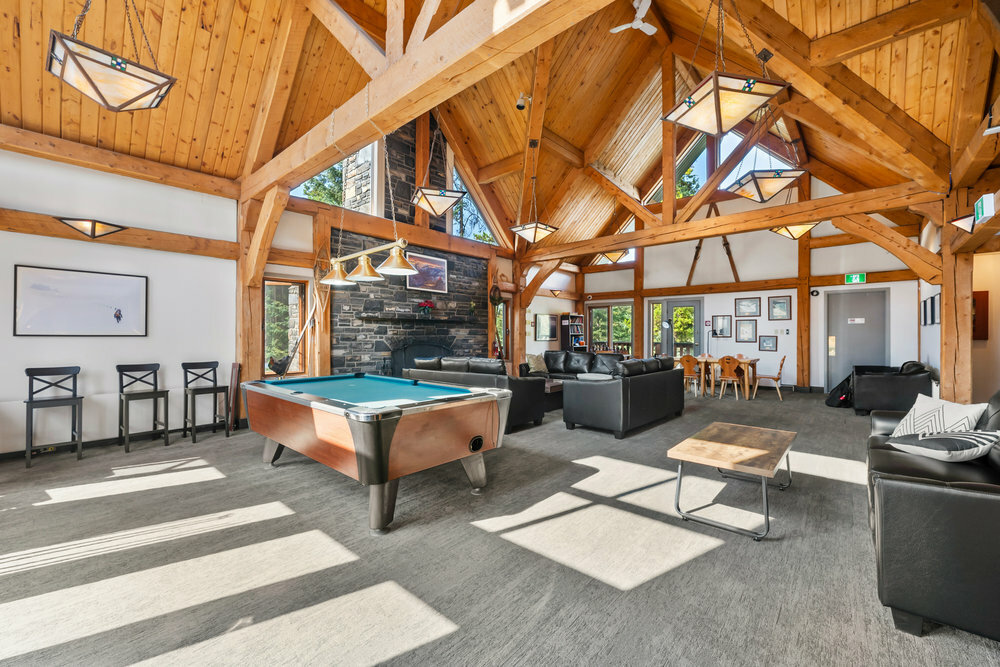 HI Lakelouise 2025 mainlounge2