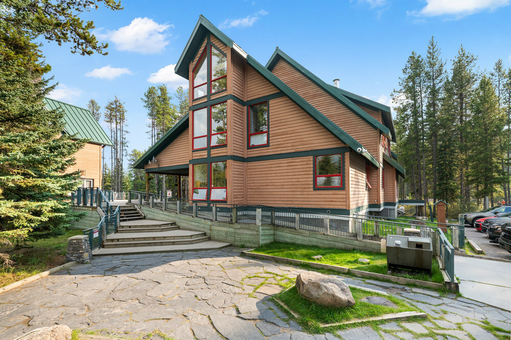 HI Lakelouise 2025 secondary exterior02