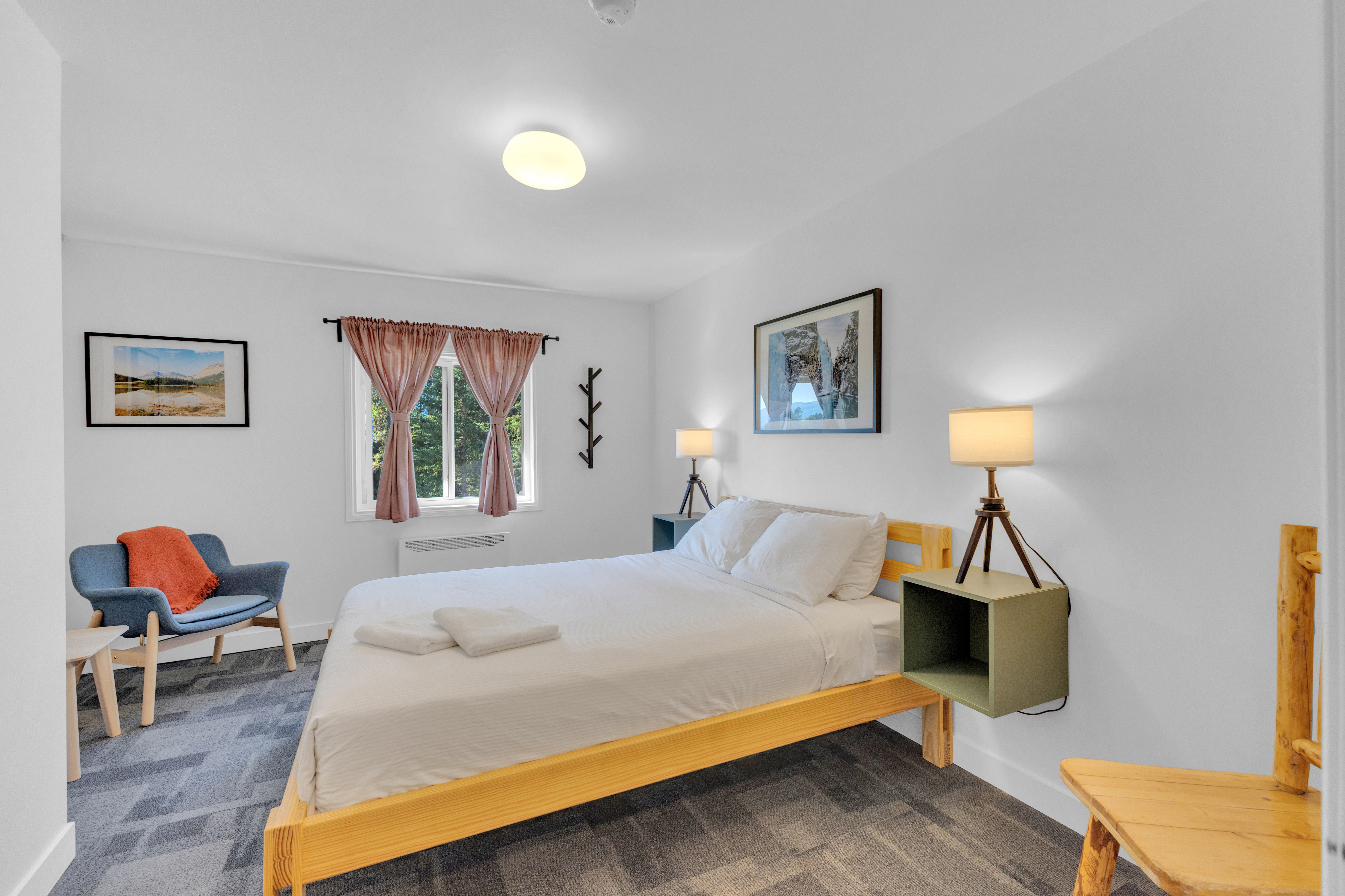 Pvt room 1 queen bed
