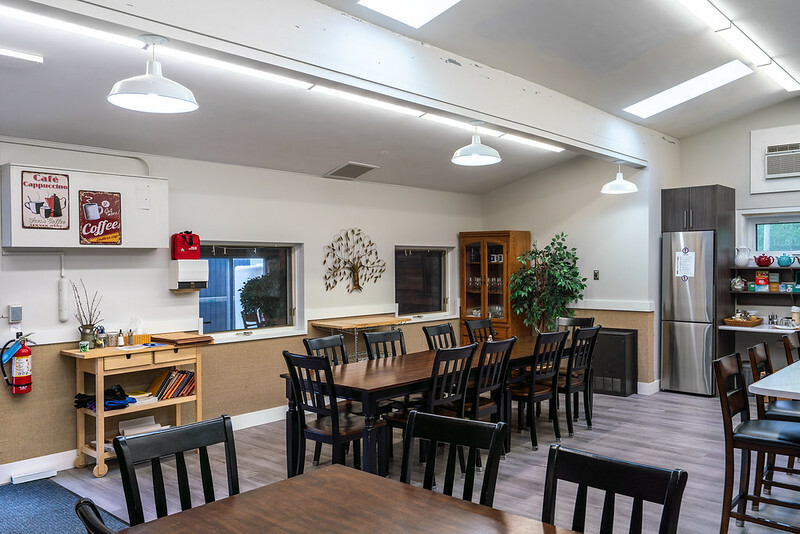 HI Smoky Lake Dining area