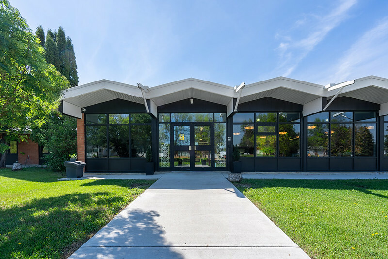 HI Smoky Lake Exterior