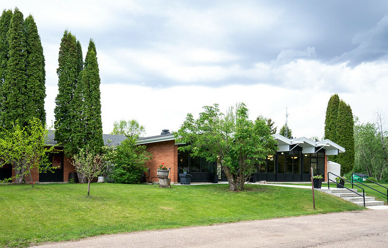 HI Smoky Lake Exterior2