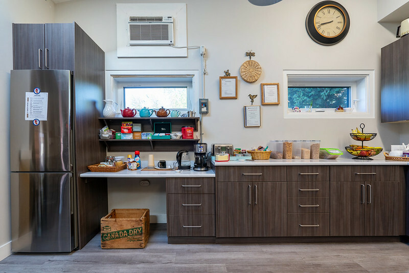 HI Smoky Lake high tea counter