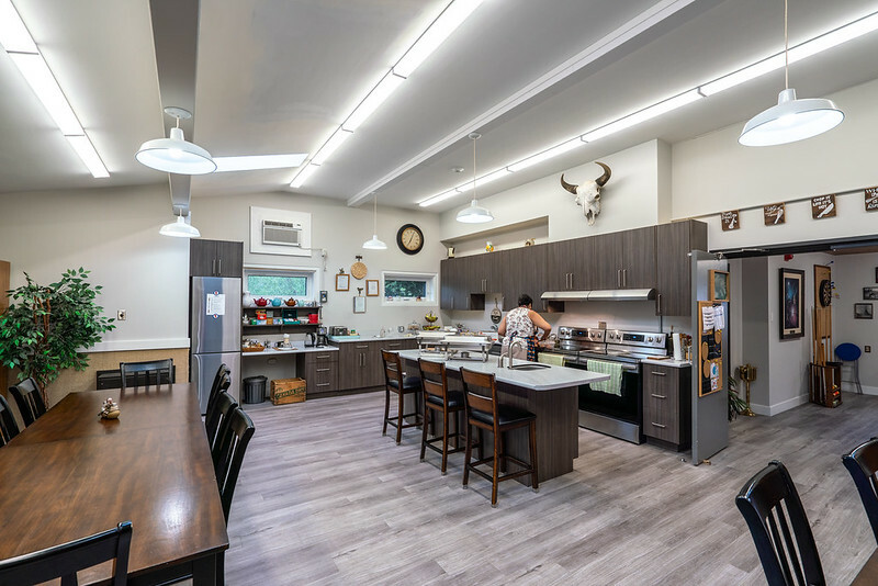 HI Smoky Lake kitchen