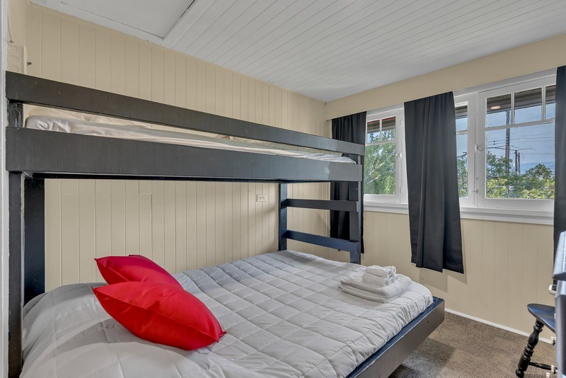 HI Penticton 2025 F Family private room 2