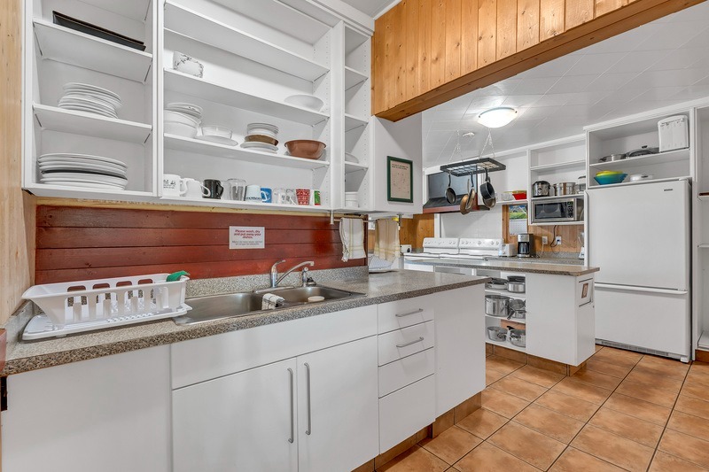 HI Penticton 2025 kitchen1