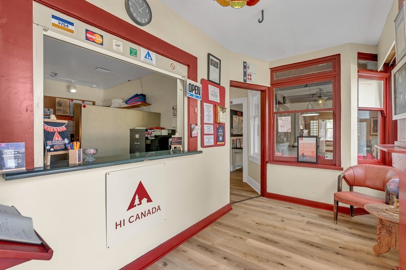 HI Penticton 2025 lobby2