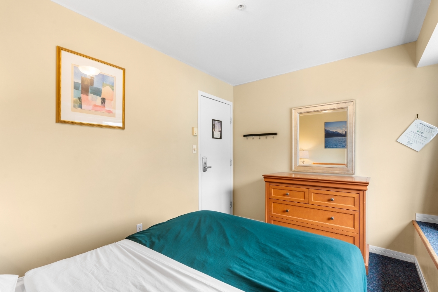 Really tiny room