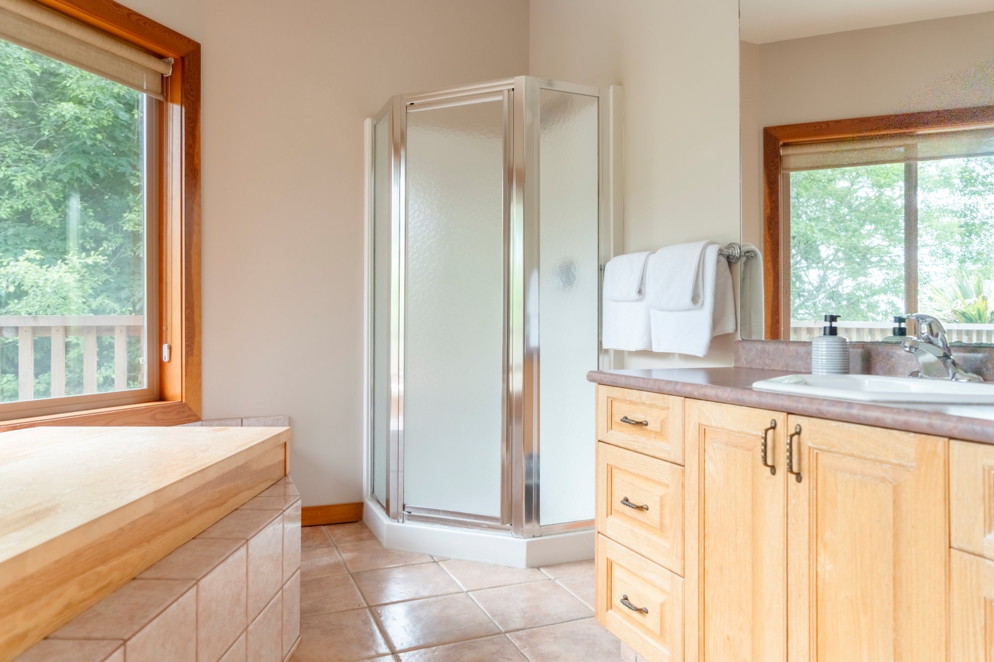 HI Tofino Bathroom Shower
