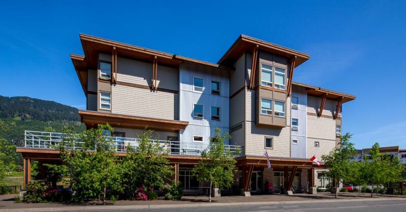 https://hihostels.ca/upload/images/hostels/BC/whistler/_800x418_crop_center-center_82_none/HI-Whistler-british-columbia-exterior-2.jpg?mtime=1490299784