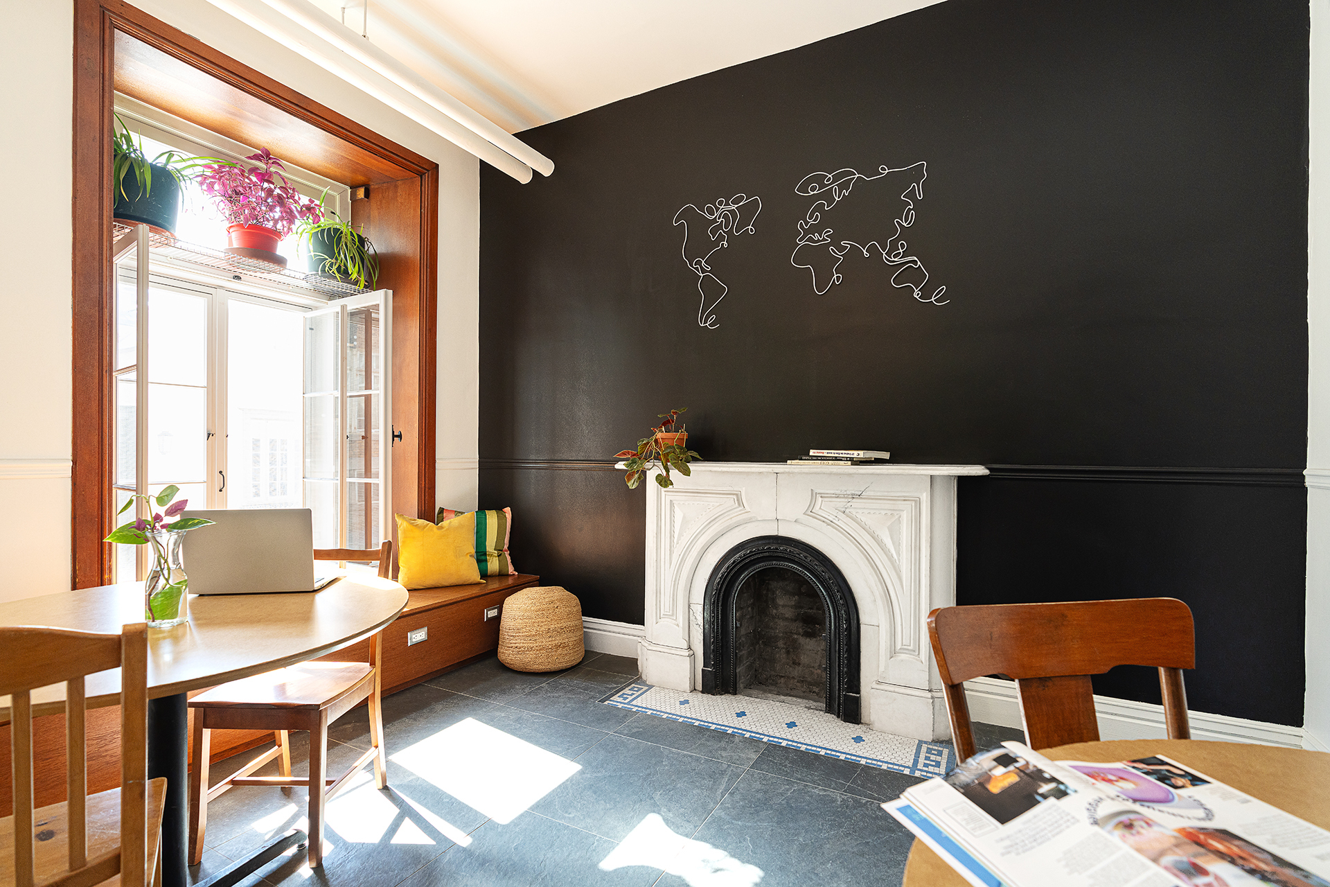 HI Quebec Fireplace